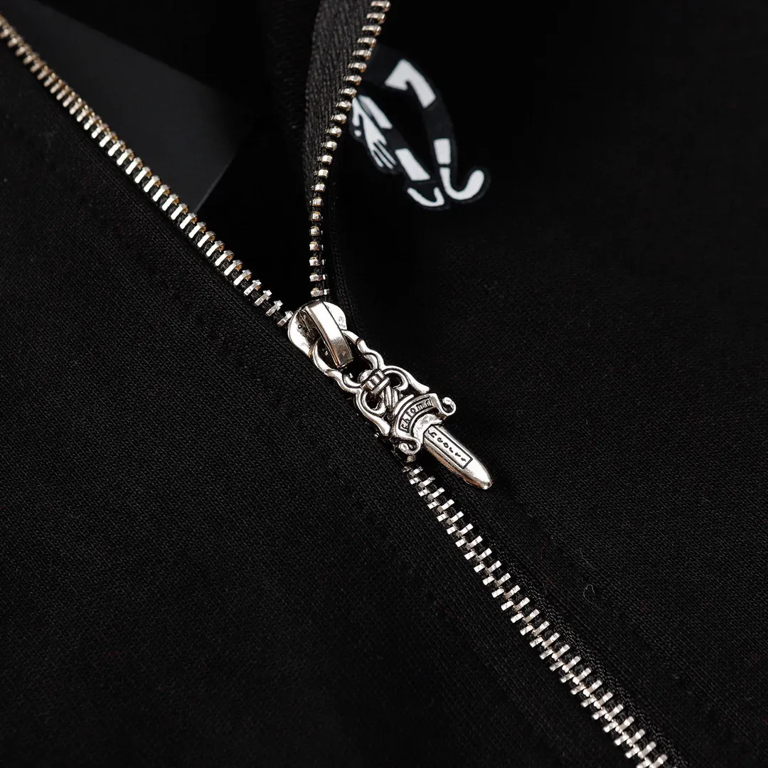 Q02—P230 -Chrome Hearts/Chrome Hearts printed zipper sweatshirt cardigan jacket -420 grams of high-density, high-quality wool, soft, delicate and skin-friendly, soft and silky to the touch, warm and skin-friendly -The hardware zipper accessories are all customized and full of details -Colour: black -Size: S M L XL